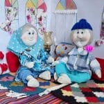 عروسک ننه جون و آقاجون نشسته